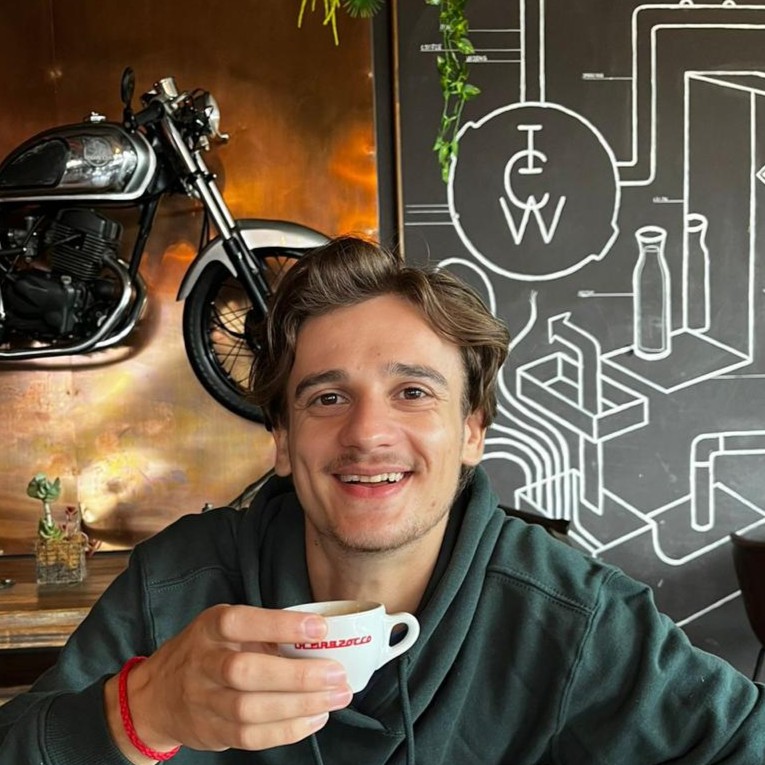 Ethan Favis — portrait
